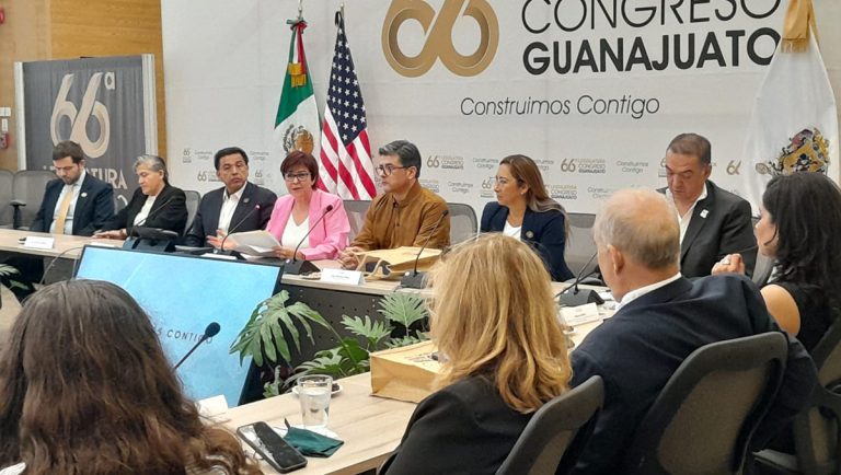 Reciben guanajuatenses protección y asistencia del consulado en Arizona