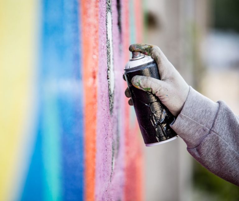 Detienen a grafitero