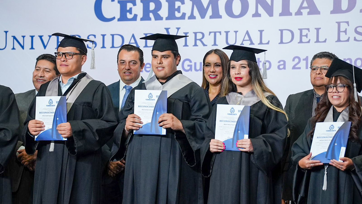 Egresan 455 estudiantes de la UVEG