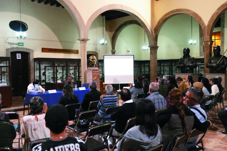 Promueven análisis del pasado leonés