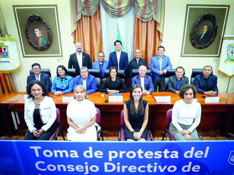 Presentan al nuevo Consejo Directivo de COMUDE León