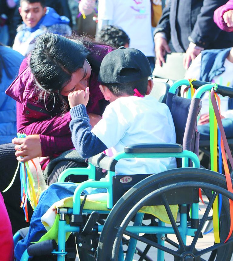 Personas con discapacidad ganan 10 mil pesos menos que el resto en México
