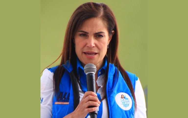 Alcaldesa brinda apoyo a menor agredida rumbo a la escuela en poligono de Las Joyas