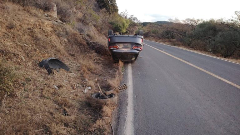 Volcadura y accidentes de motocicleta dejan tres heridos Volcadura y accidentes de motocicleta dejan tres heridos