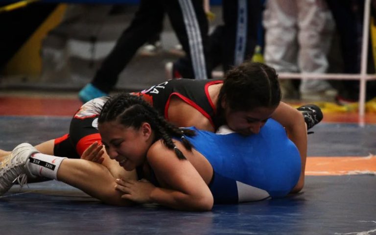 Reúnen a 50 en selectivo de luchas