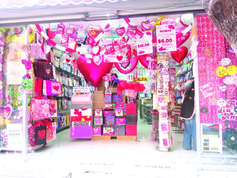 Regalos y tradición marcan San Valentín