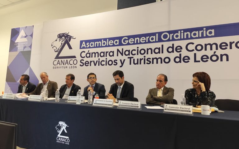 Toma protesta nueva directiva de Canaco