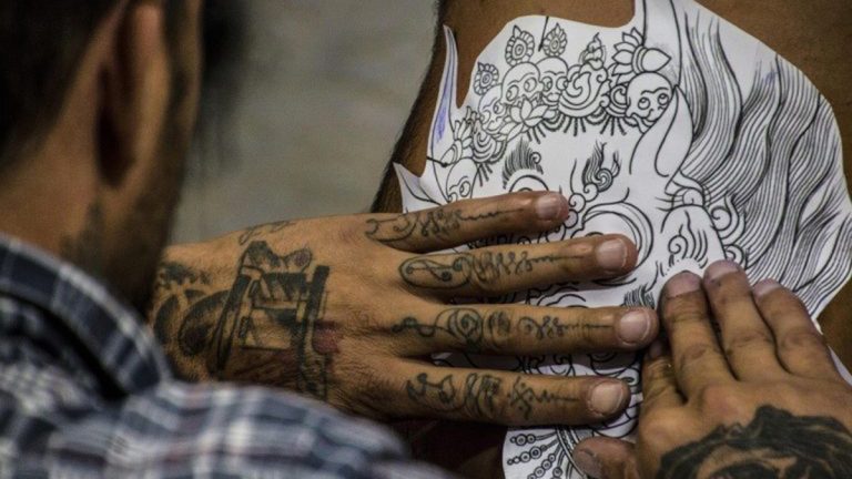 Verifican salubridad en estudios de tatuajes