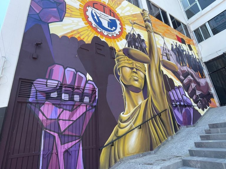 Crean mural obrero en edificio de la CTM Crean mural obrero en edificio de la CTM