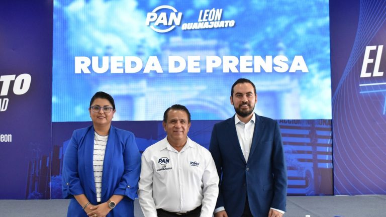 Hostigan a funcionarios para que se cambien de partido Hostigan a funcionarios para que se cambien de partido