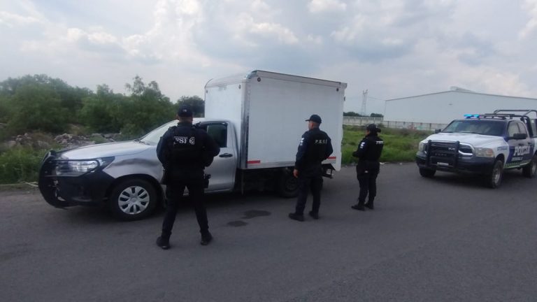 Roban camioneta con tonelada y media de carne Roban camioneta con tonelada y media de carne