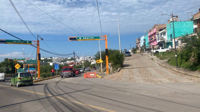 Semáforos continúan obstruyendo el tráfico