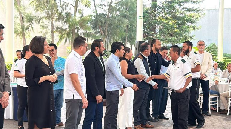 Reconocen a 70 operadores