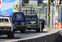 Ataca a policía y se autolesiona con cuchillo