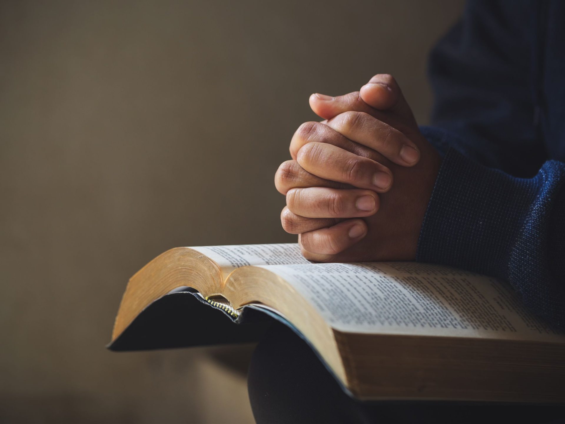 Poner Pide Iglesia a autoridades regular y poner límites a la IA