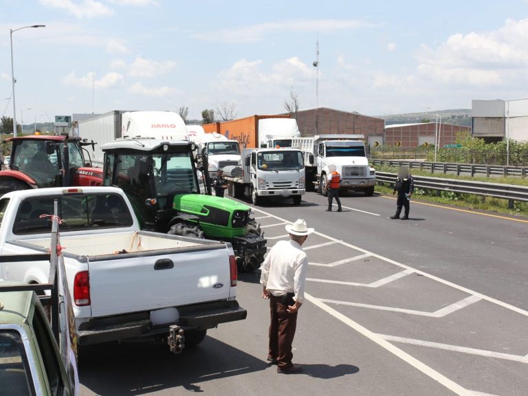 Liberan carreteras tras bloqueos de agricultores y campesinos en Guanajuato