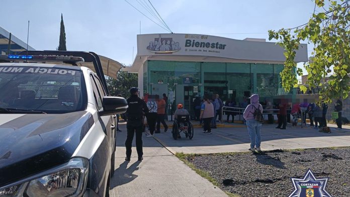 MUJER POLICÍA (2)