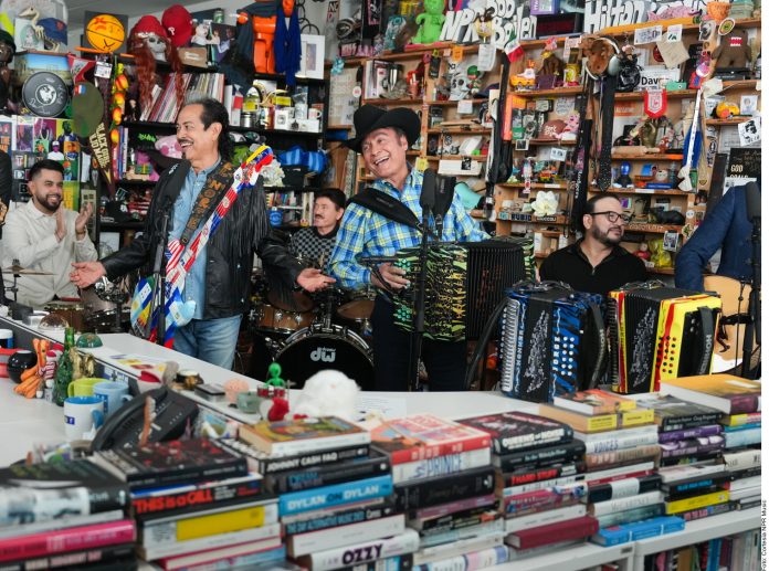 Enaltecen Los Tigres del Norte_2956663