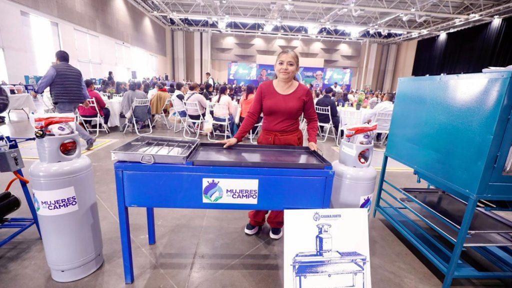 Conmemoran a la mujer rural
